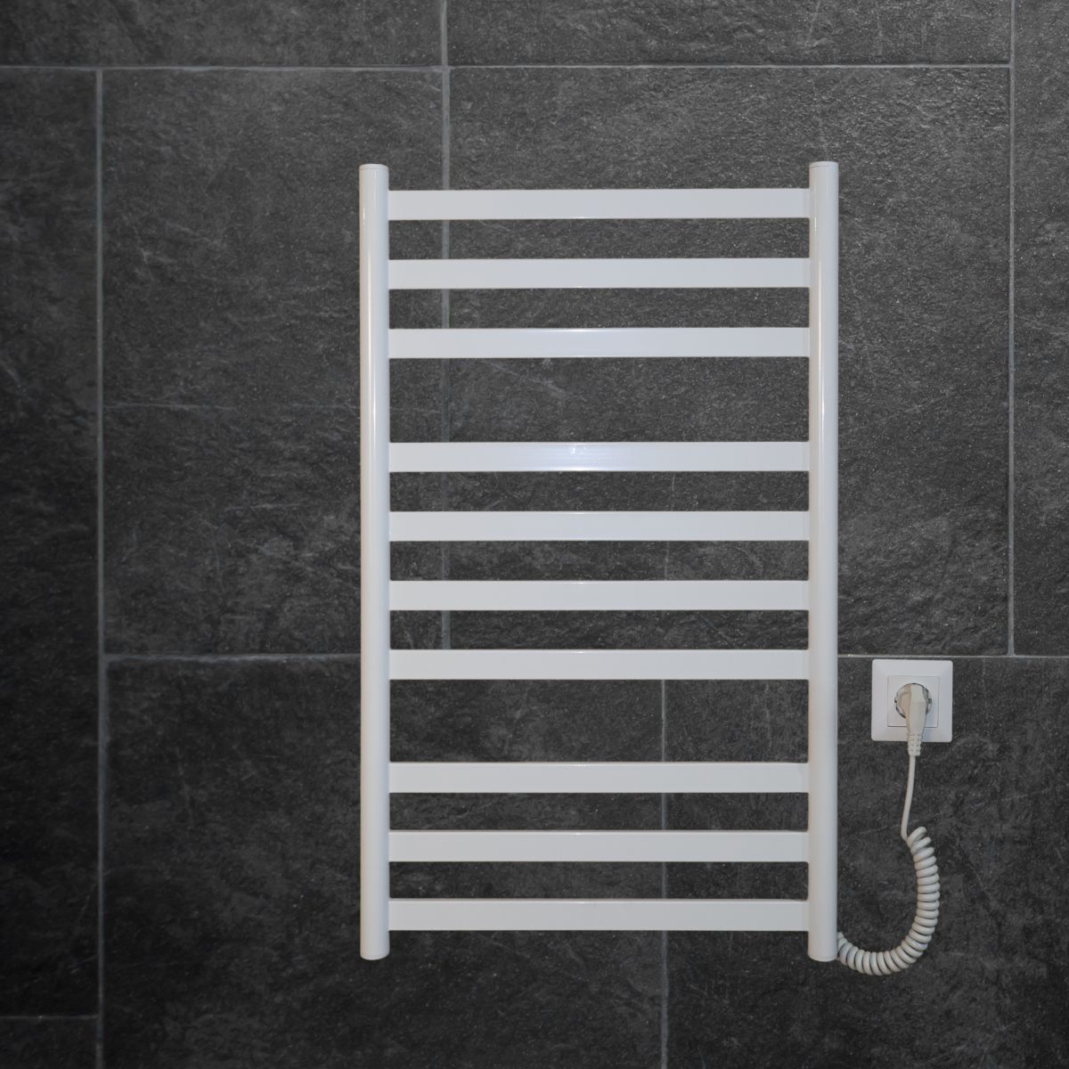 Рушникосушарка електрична Carino MIA з кнопкою Білий глянець 790*490